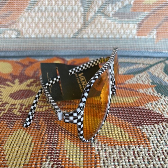Vans Summer Holiday UV Protect Shades Sunglasses
NWT - Picture 10 of 16
